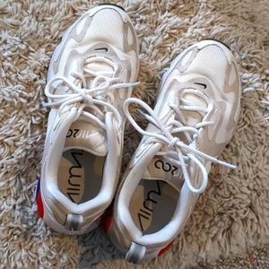 Nike Women's Sneaker size us 7.5